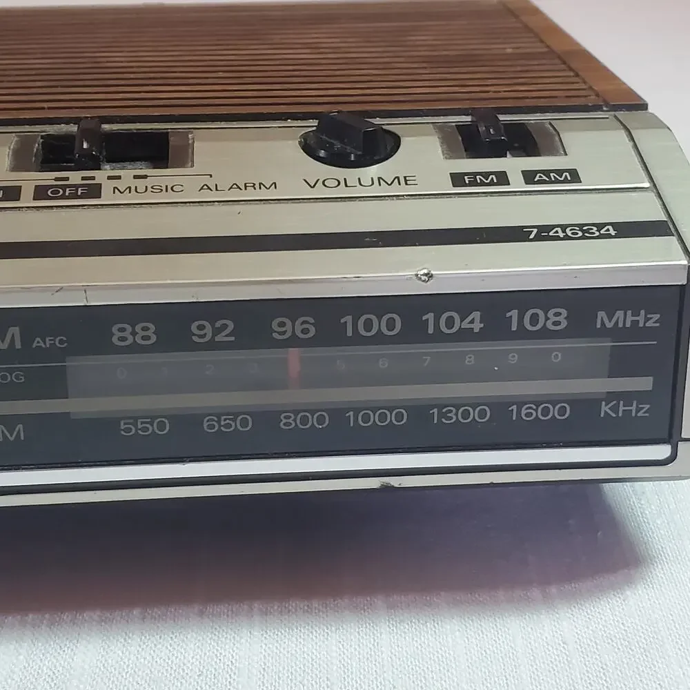 General Electric Alarm Clock Model 7-46308